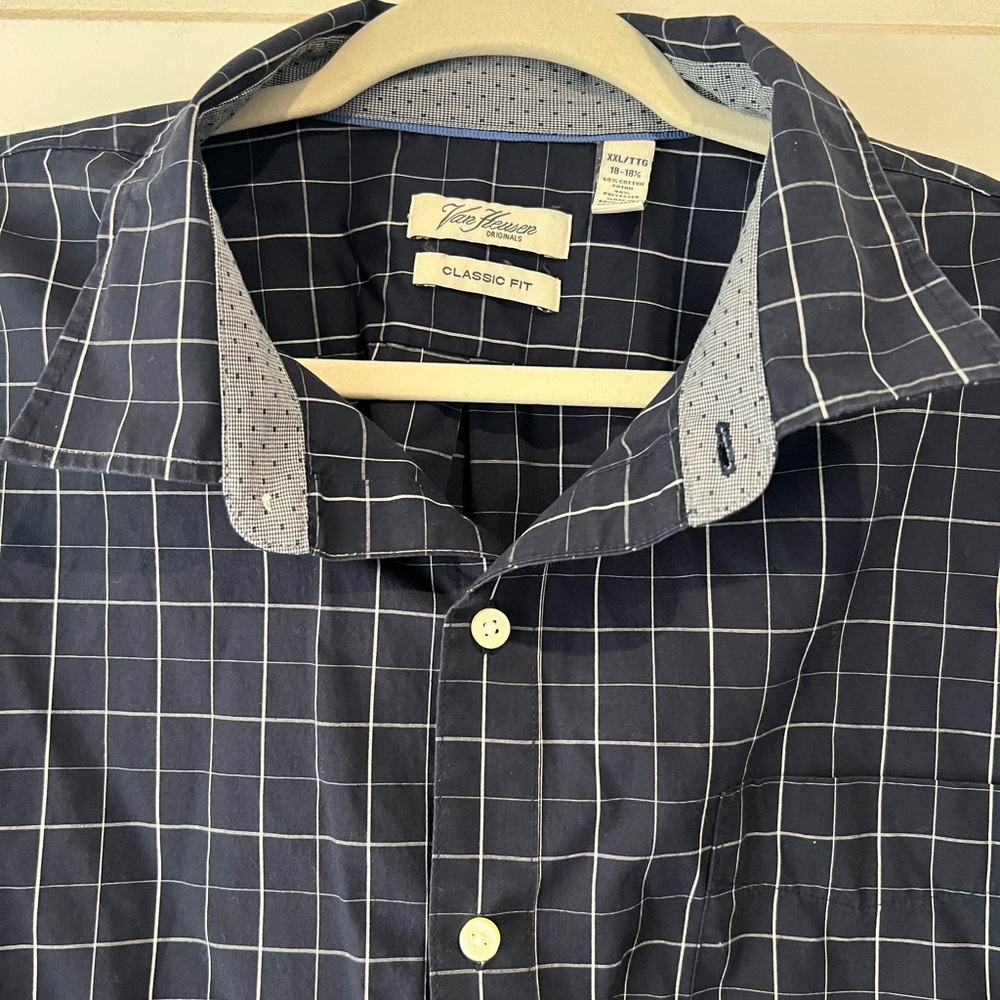 Van Heusen Button Down - Picture 4 of 4